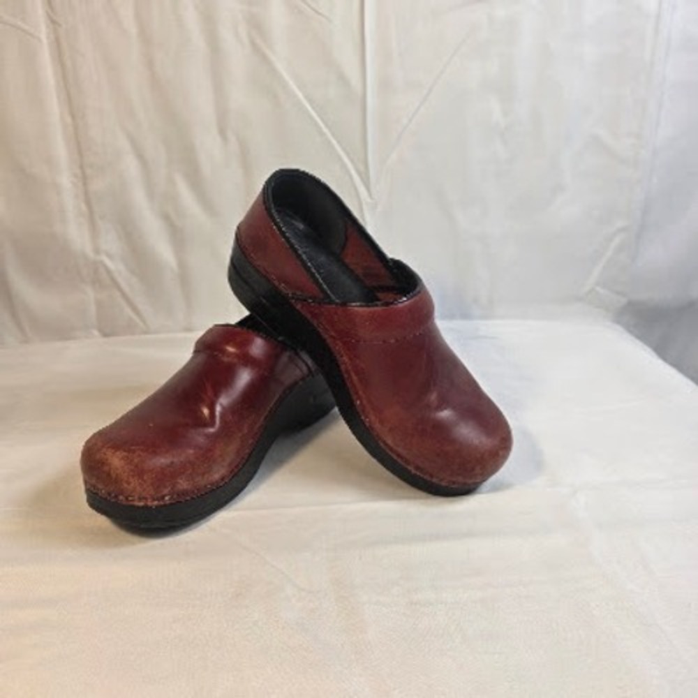 Dansko Professional Clogs Womens 37 Burgundy Red Leather Slip On Shoes